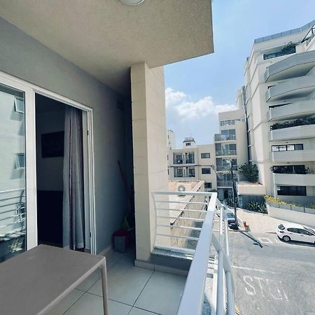 Stylish Modern Central Apartment 4 Paceville San Giuliano Esterno foto