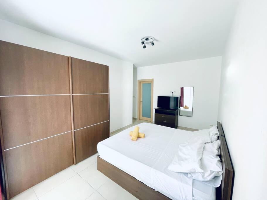 Stylish Modern Central Apartment 4 Paceville San Giuliano Esterno foto