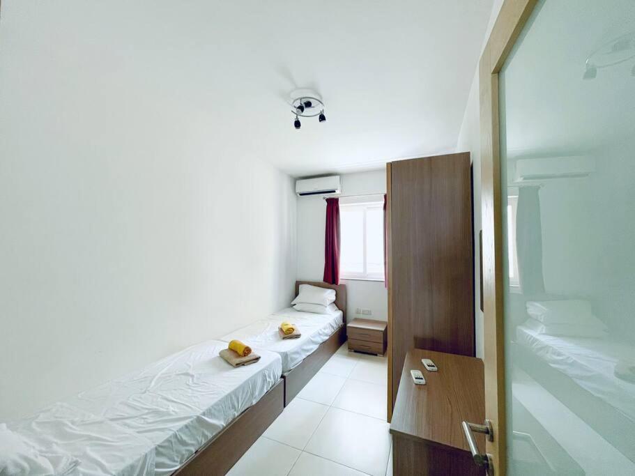 Stylish Modern Central Apartment 4 Paceville San Giuliano Esterno foto