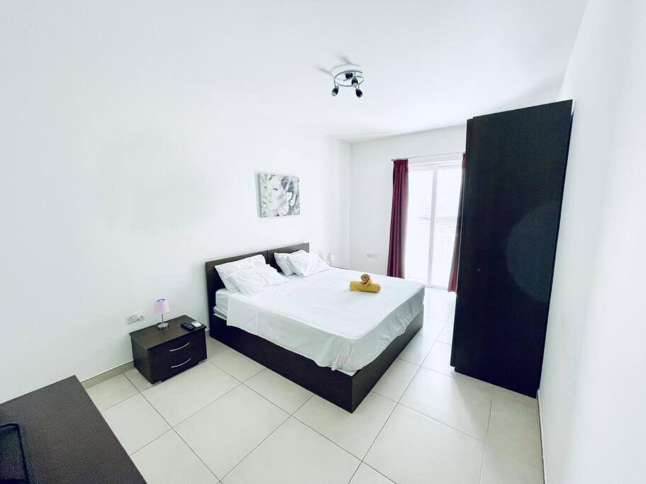 Stylish Modern Central Apartment 4 Paceville San Giuliano Esterno foto