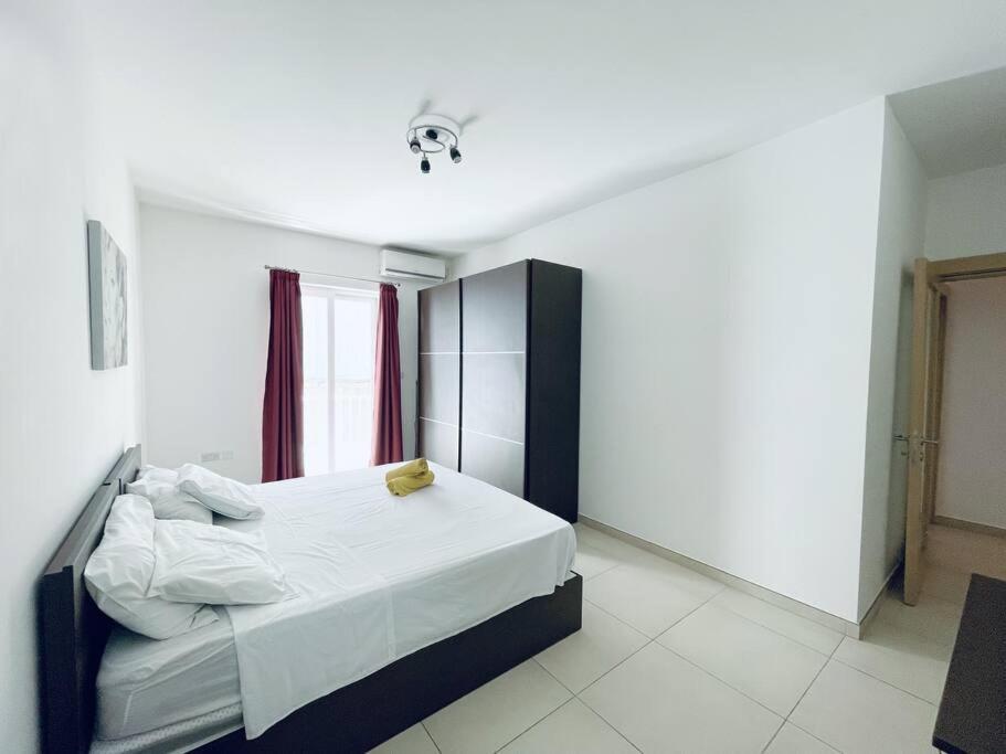 Stylish Modern Central Apartment 4 Paceville San Giuliano Esterno foto
